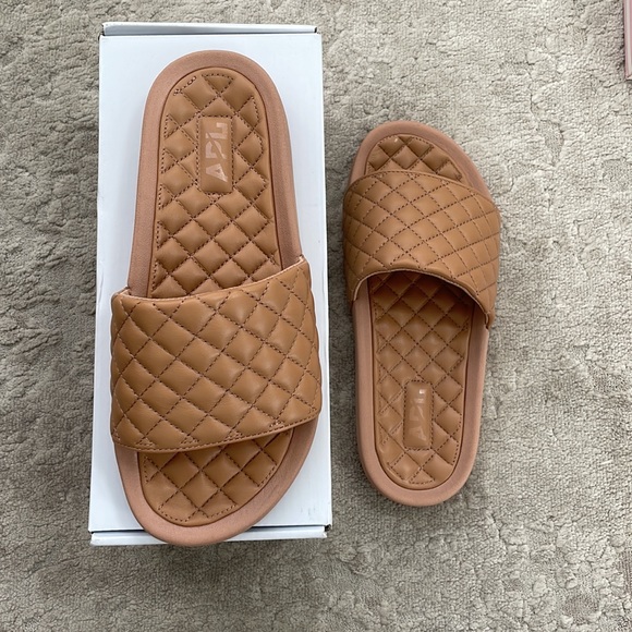 APL QUILTED LUSSO SLIDE CARAMEL - Picture 3 of 4